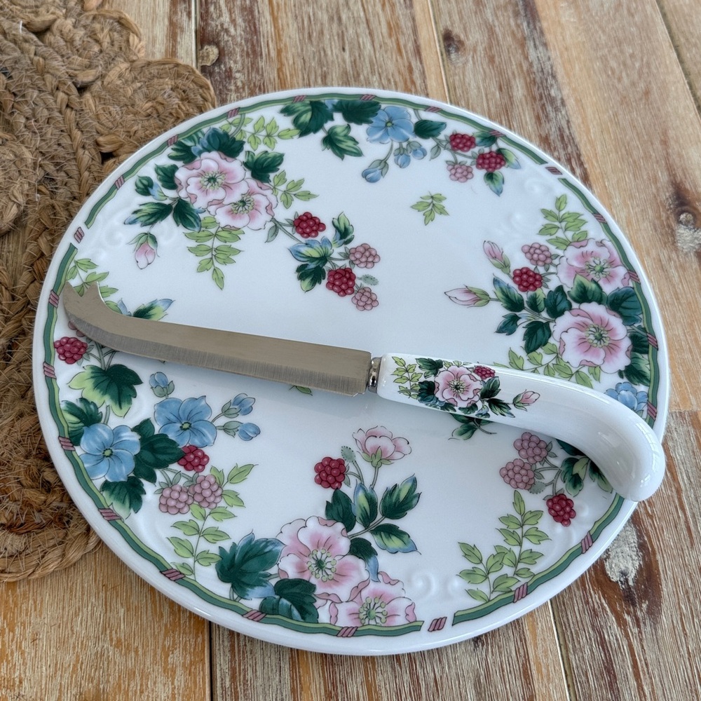 Andrea By Sadek Flowers And Berries Porcelain Cheese Plate And Knife Set